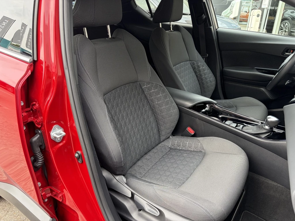 Hoofdafbeelding Toyota C-HR