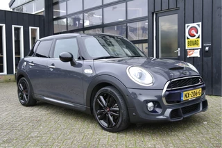 Hoofdafbeelding MINI Cooper S MINI Cooper S 2.0 192 PK Chili Serious Business Automaat | NL-Auto | Pano | Leder | Dealer Onderhouden