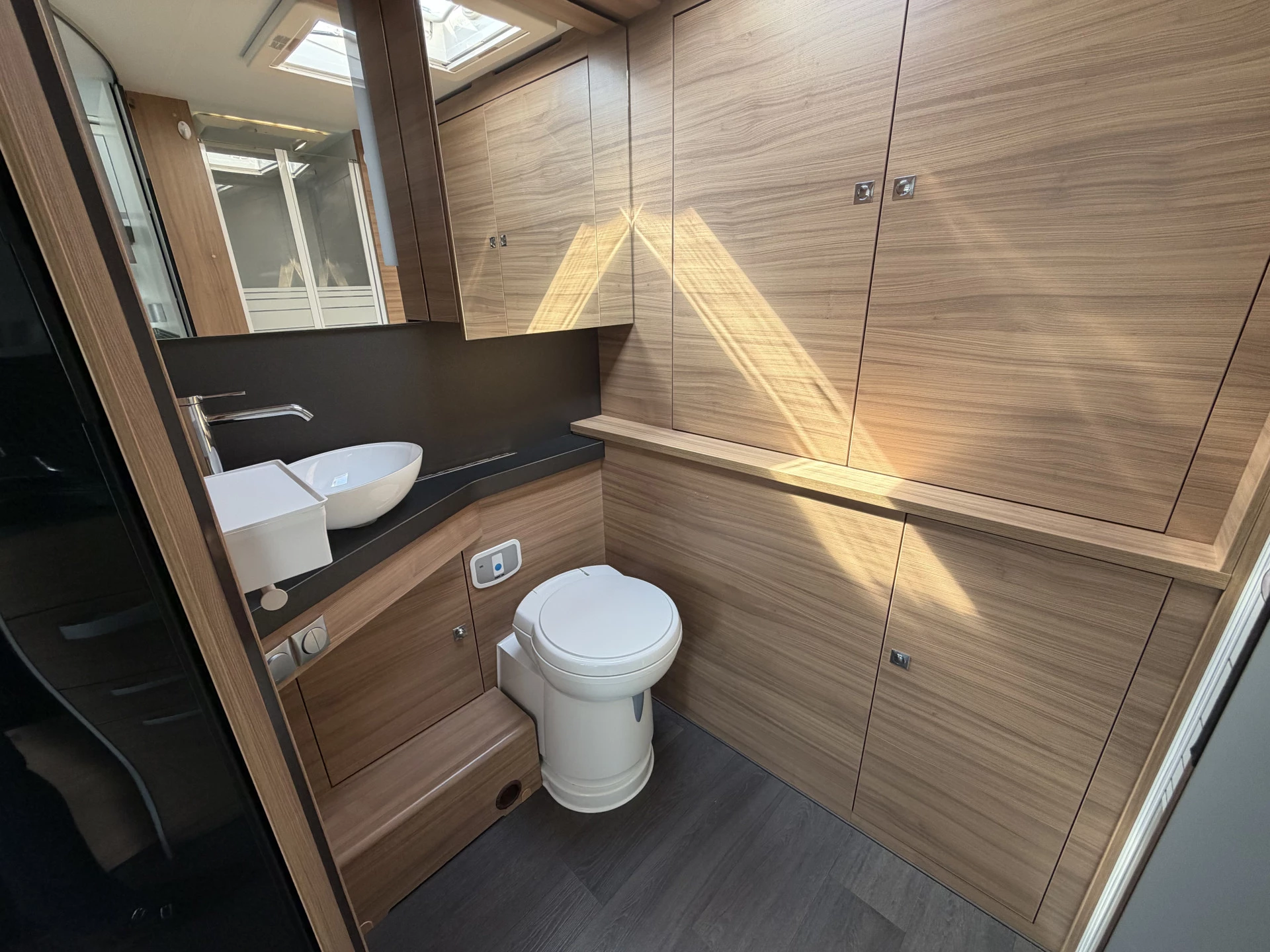 Hoofdafbeelding Adria MATRIX 600 DT