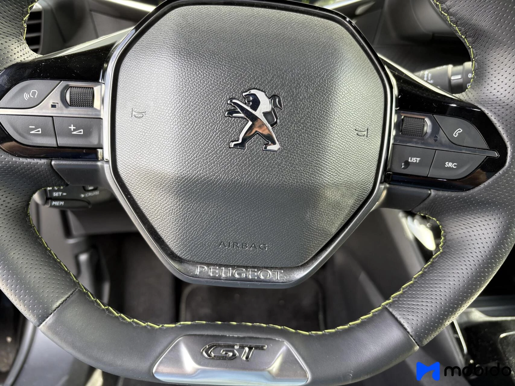 Hoofdafbeelding Peugeot e-2008