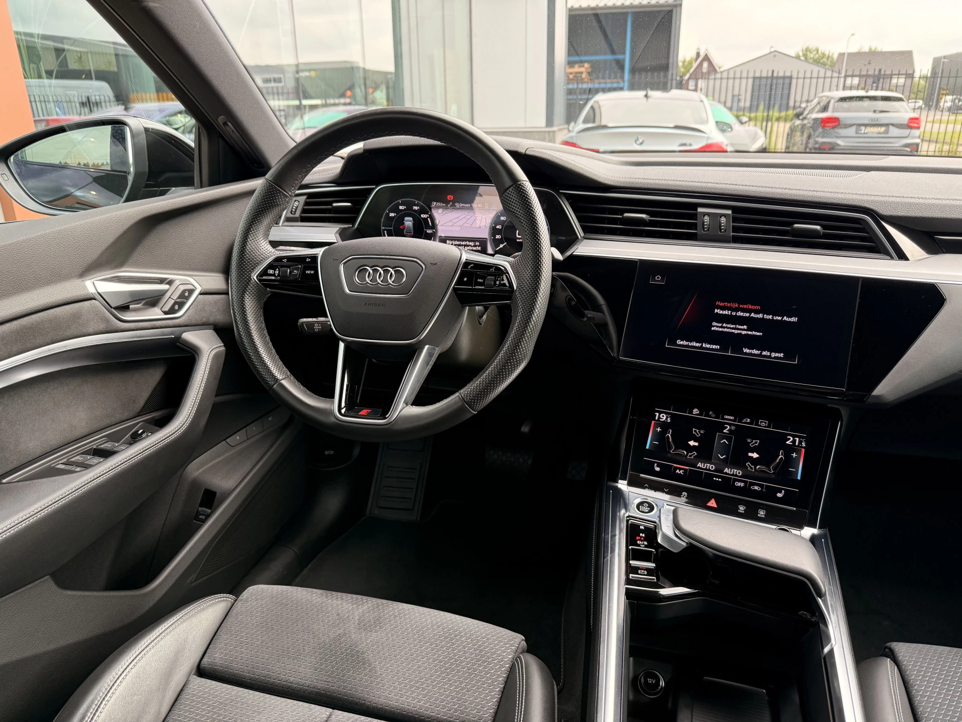 Hoofdafbeelding Audi e-tron