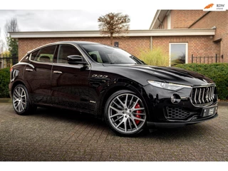 Hoofdafbeelding Maserati Levante Maserati Levante 3.0 V6 S TwinTurbo AWD GranSport 430 PK Leder Luchtvering Camera 21''