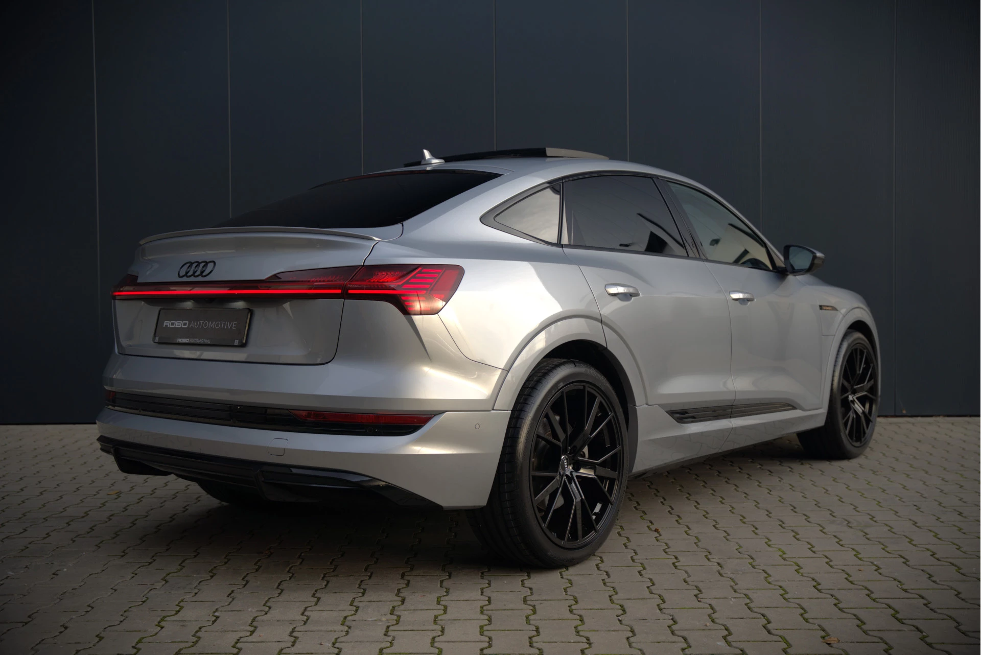 Hoofdafbeelding Audi e-tron