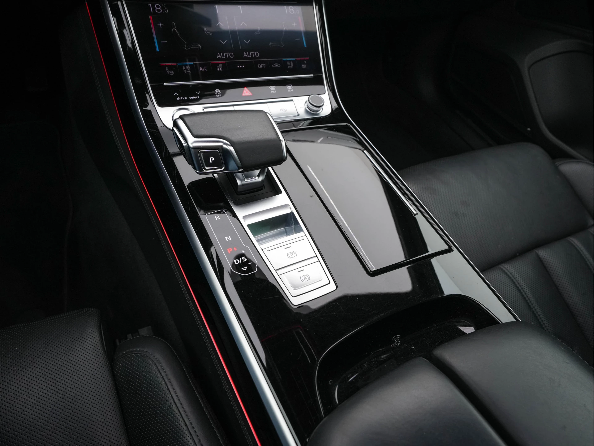 Hoofdafbeelding Audi A8