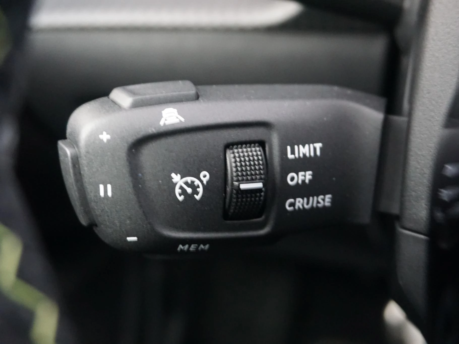 Hoofdafbeelding Peugeot e-2008