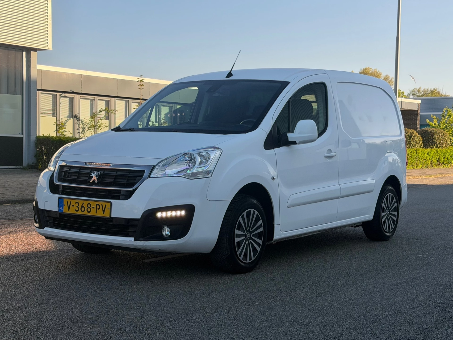 Hoofdafbeelding Peugeot Partner