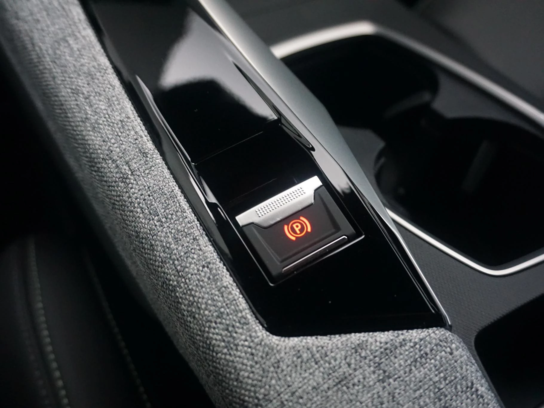 Hoofdafbeelding Peugeot e-3008