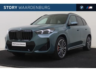 BMW X1 xDrive30e High Executive M Sport Automaat / Panoramadak / Trekhaak / Sportstoelen / M Adaptief onderstel / Comfort Access / Adaptieve LED / Head-Up / Harman Kardon
