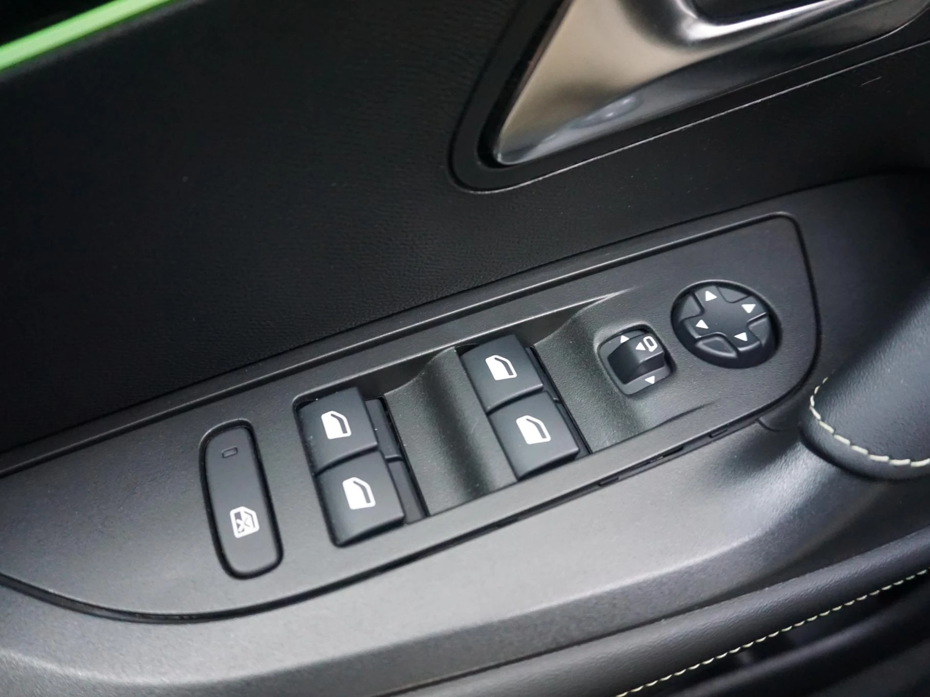 Hoofdafbeelding Peugeot e-2008