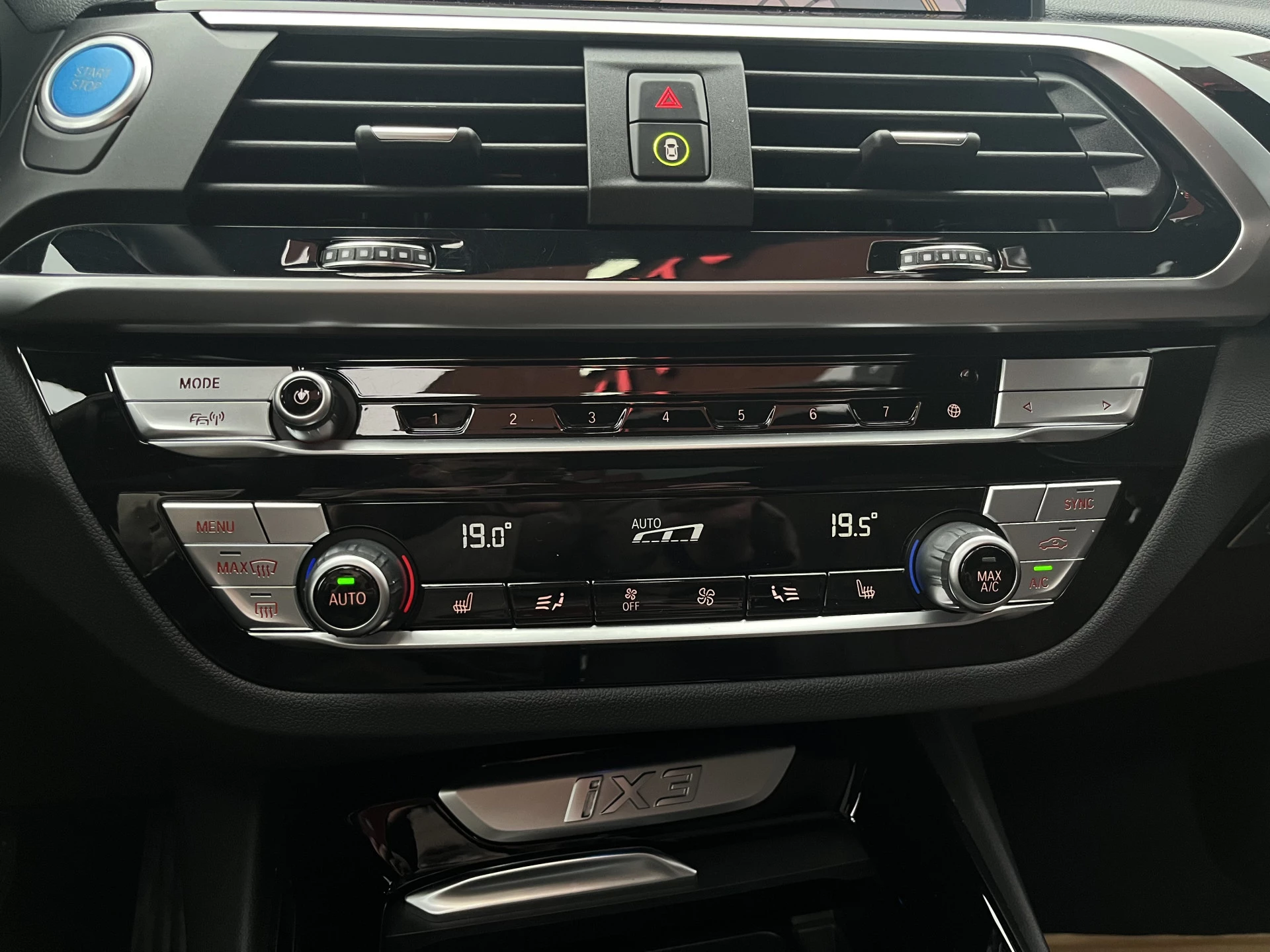 Hoofdafbeelding BMW iX3