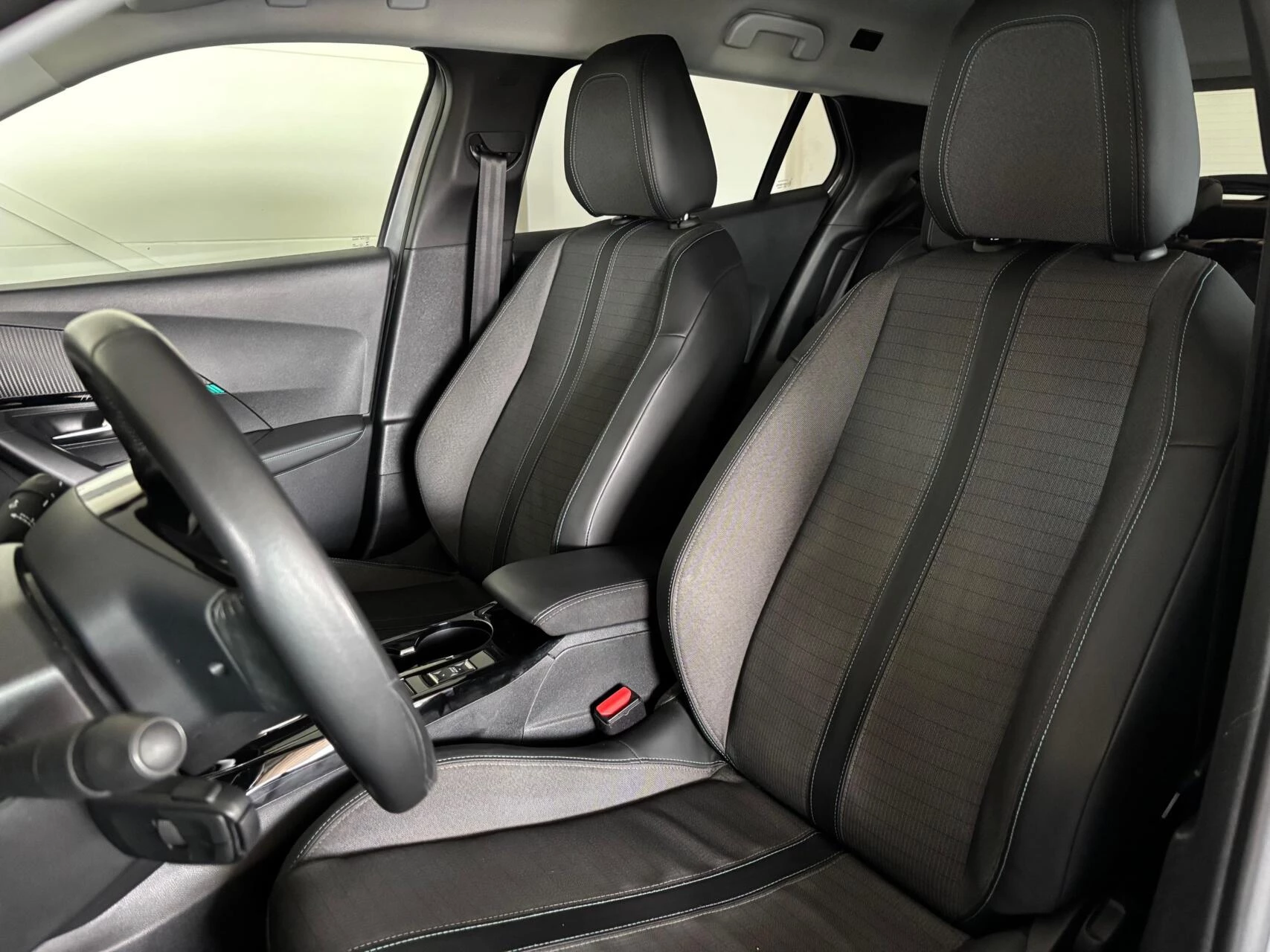 Hoofdafbeelding Peugeot e-2008