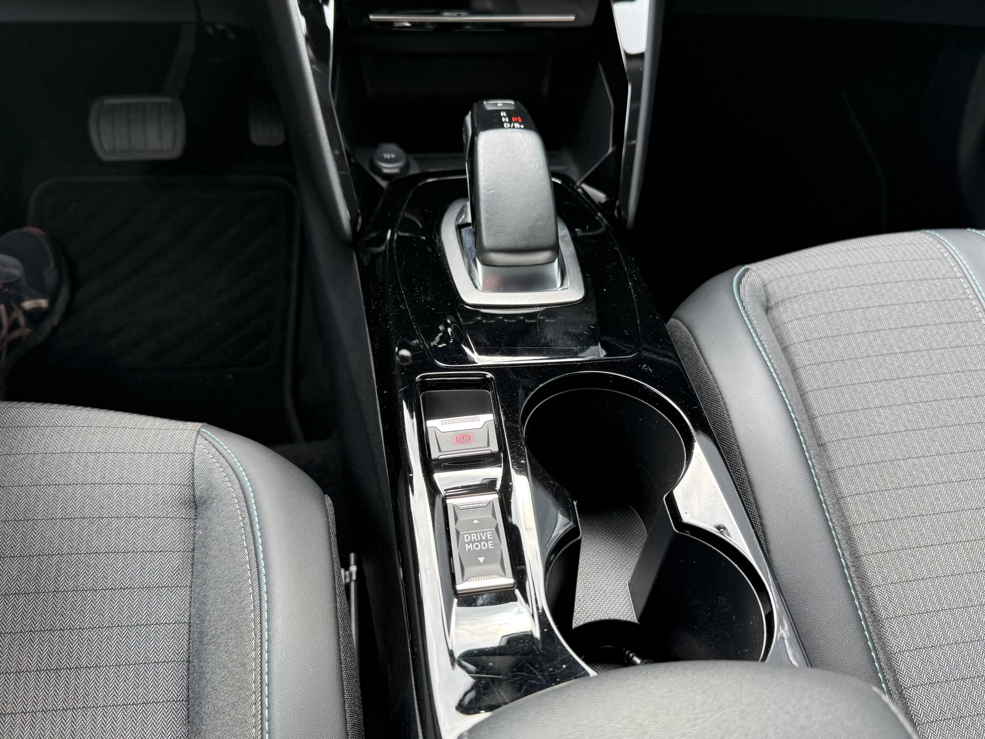 Hoofdafbeelding Peugeot e-2008