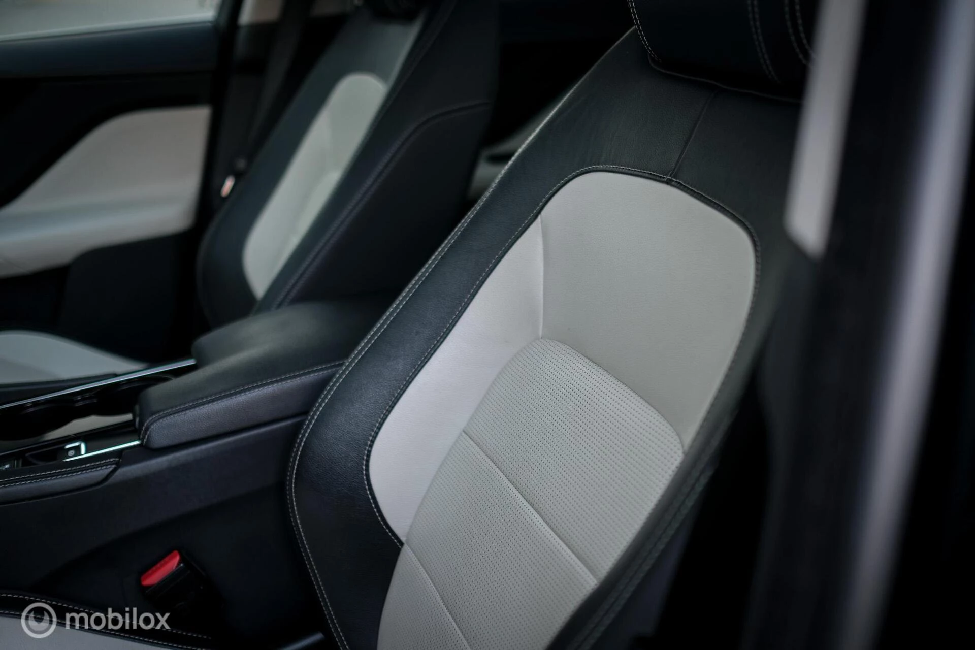 Hoofdafbeelding Jaguar F-PACE