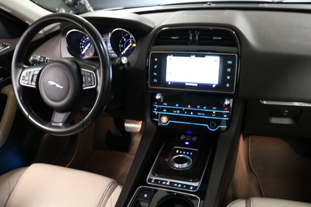 Hoofdafbeelding Jaguar F-PACE