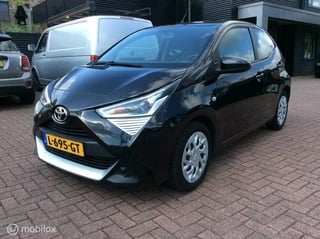 Toyota Aygo 1.0 VVT-i x-Play Camera Airco apple Carplay btw nap