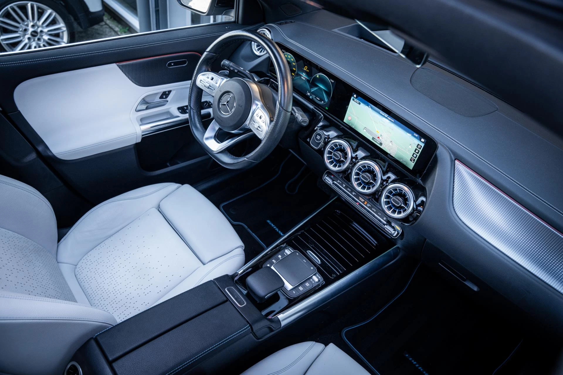 Hoofdafbeelding Mercedes-Benz EQA