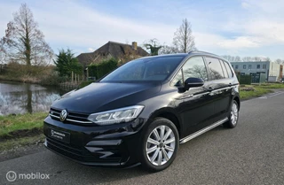 Hoofdafbeelding Volkswagen Touran Volkswagen Touran 1.5 TSI R-Line / 7pers. / Navi / Camera
