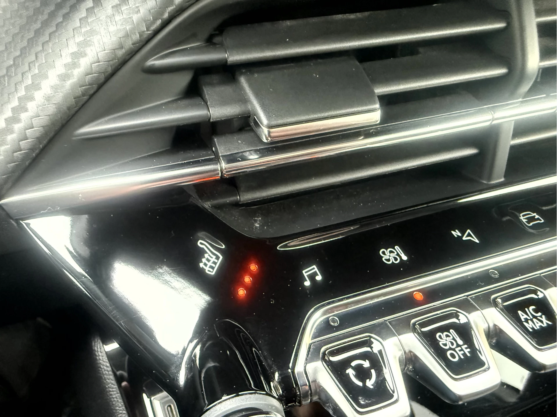 Hoofdafbeelding Peugeot e-2008