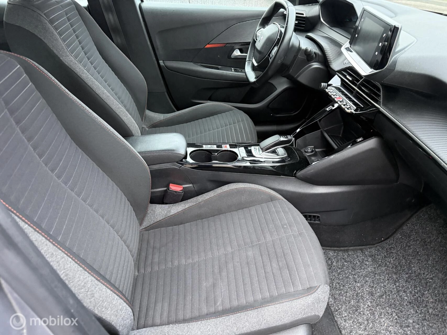 Hoofdafbeelding Peugeot e-208