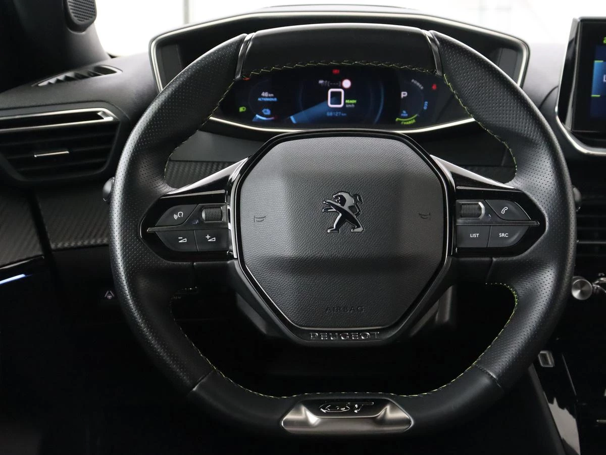 Hoofdafbeelding Peugeot e-2008
