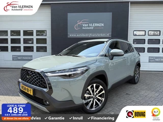 Toyota Corolla Cross Hybrid 140 Dynamic ook in kleur zwart en blauw