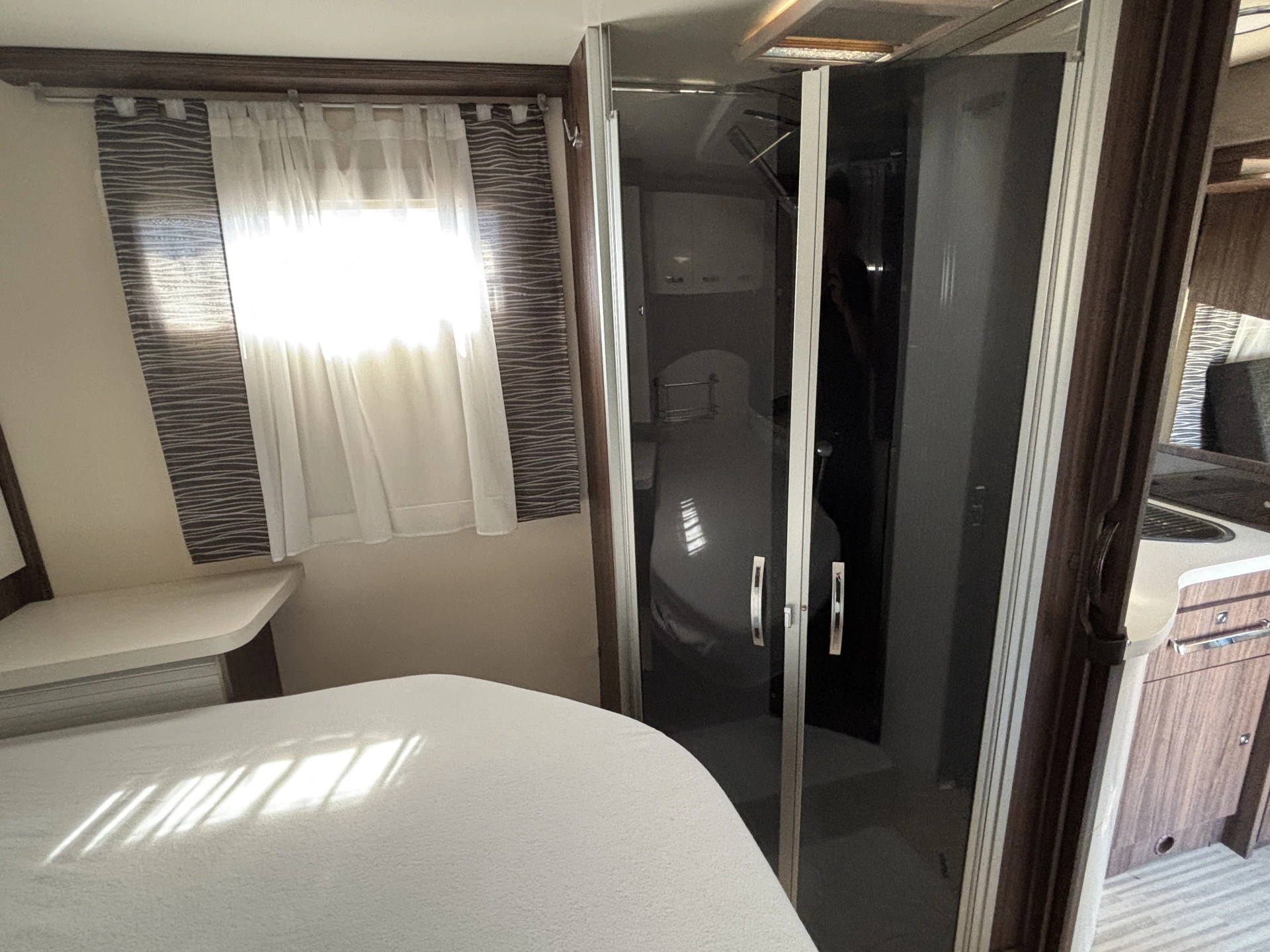 Hoofdafbeelding Benimar TESSORO 497 Automaat / Queensbed / Elektrische Hefbed / Leer / Constructsloten
