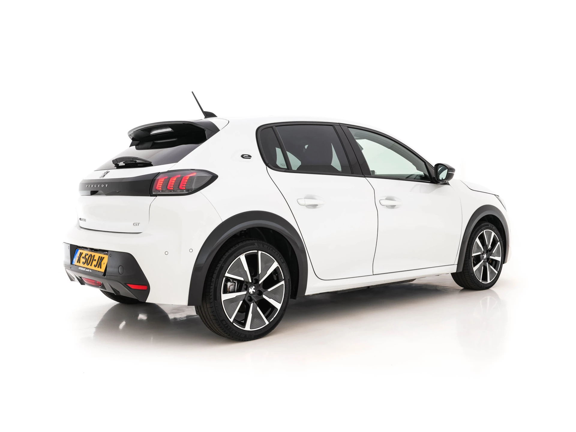 Hoofdafbeelding Peugeot e-208