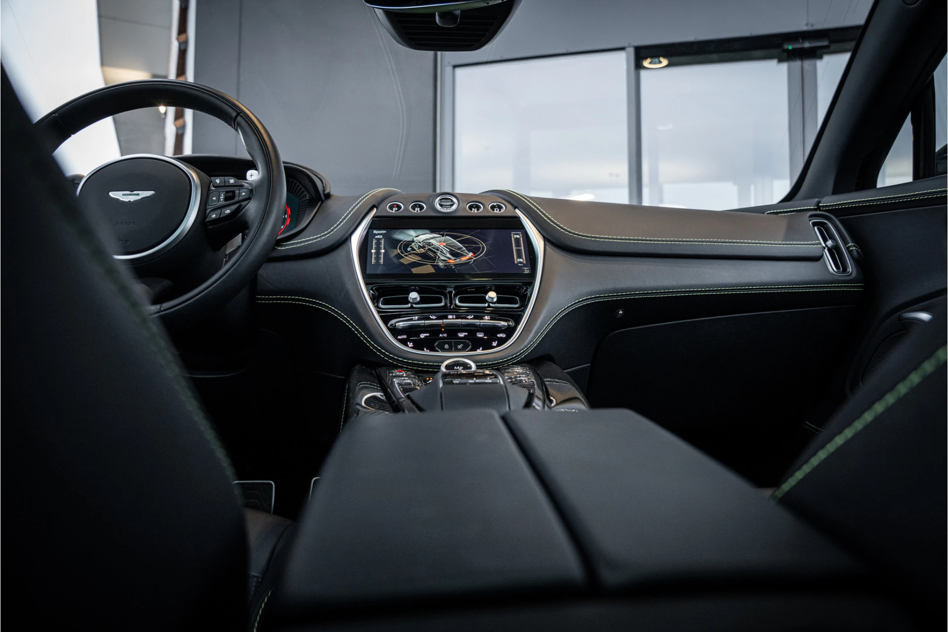 Hoofdafbeelding Aston Martin DBX