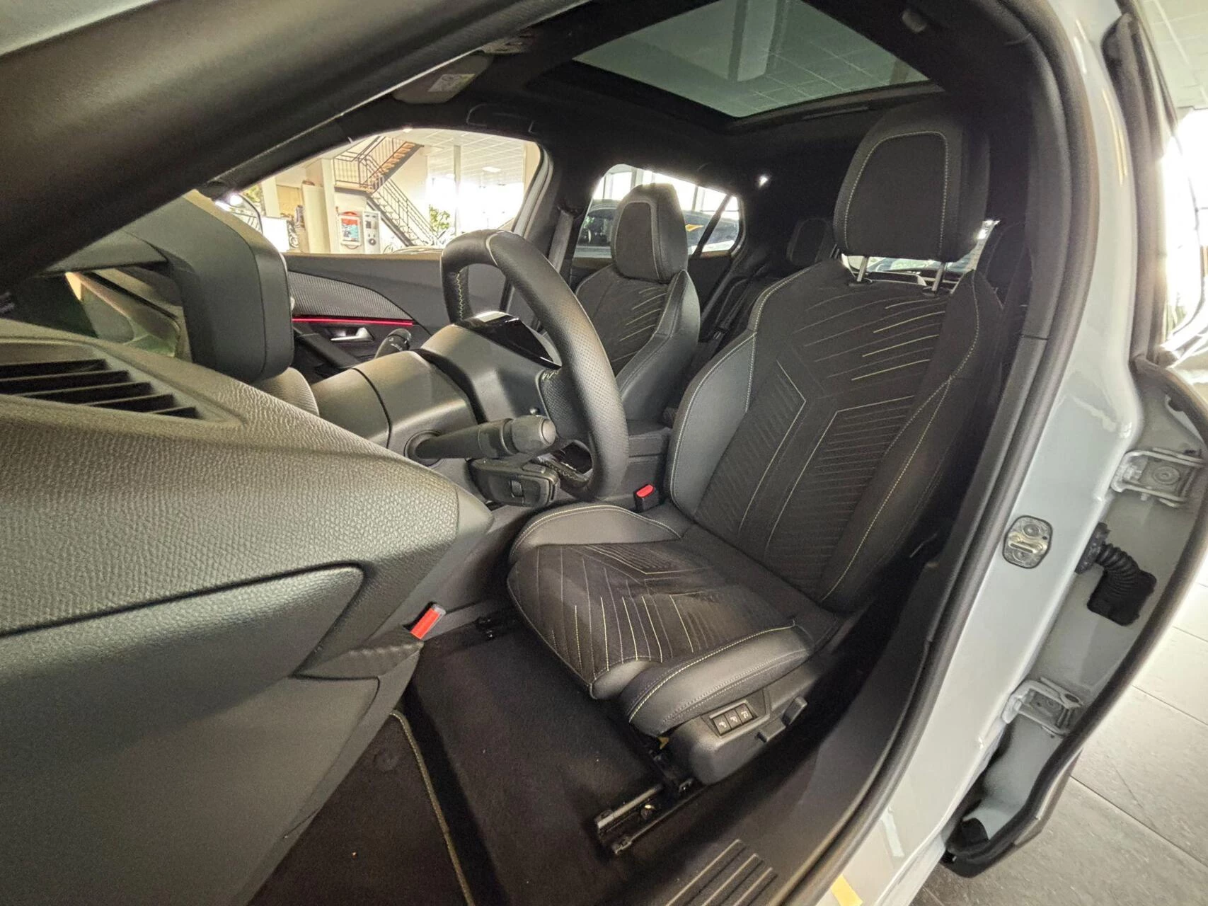 Hoofdafbeelding Peugeot e-2008