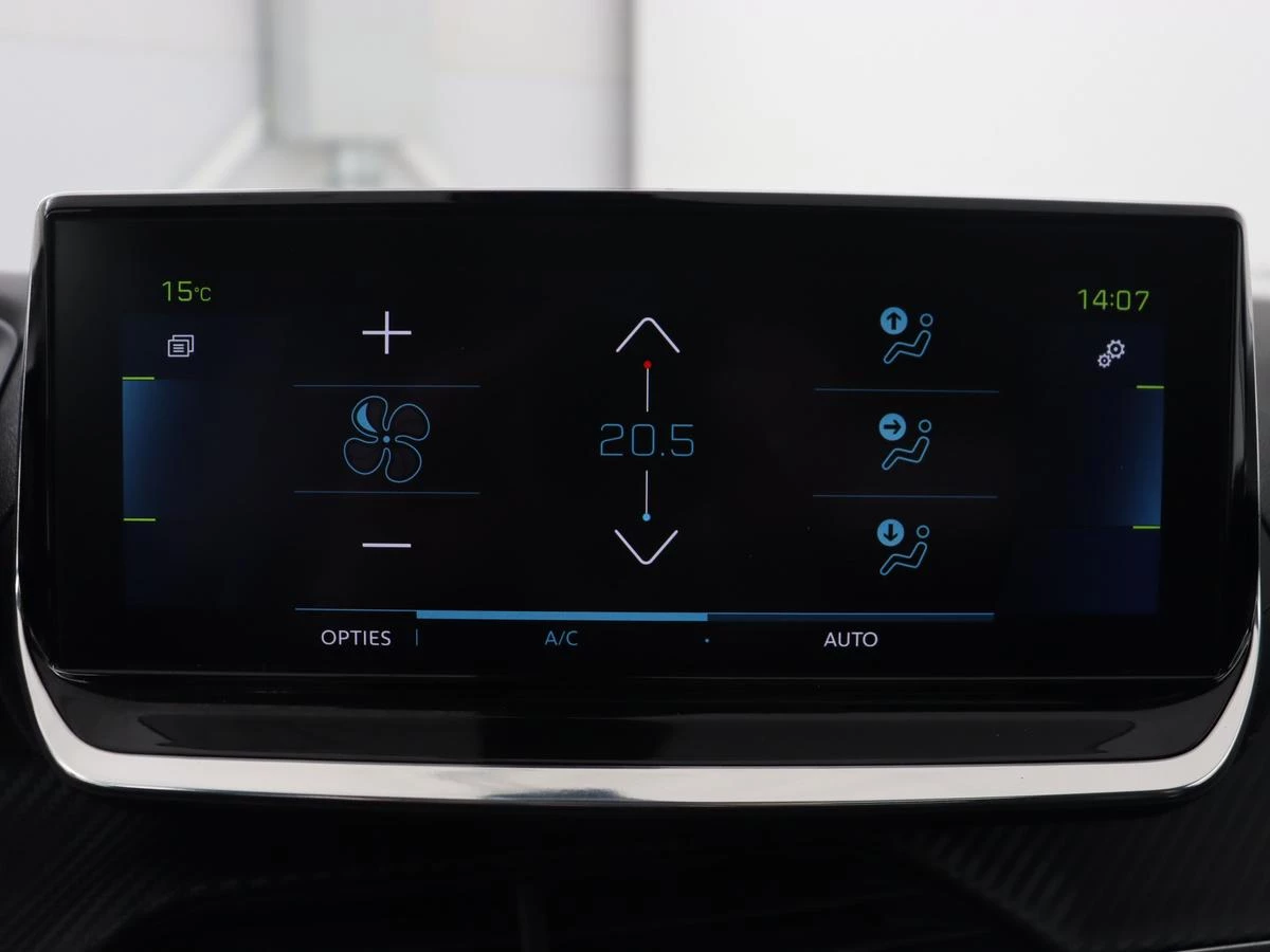 Hoofdafbeelding Peugeot e-2008