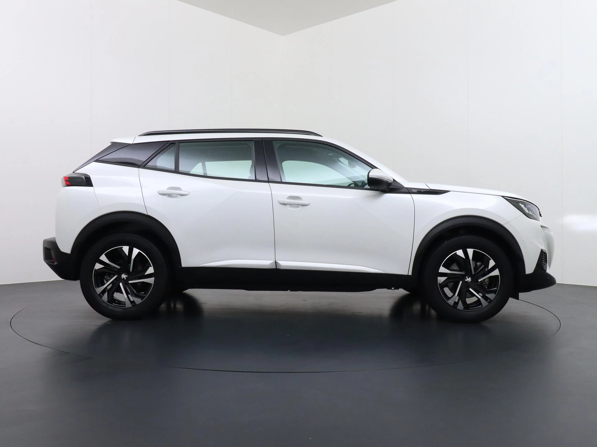 Hoofdafbeelding Peugeot e-2008