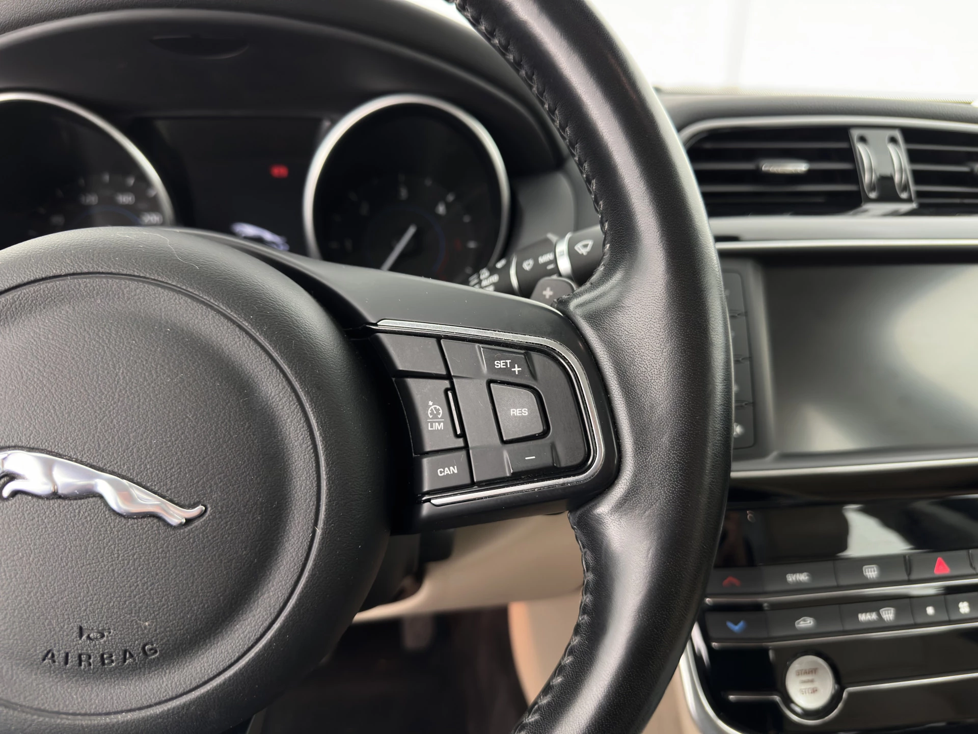 Hoofdafbeelding Jaguar XE