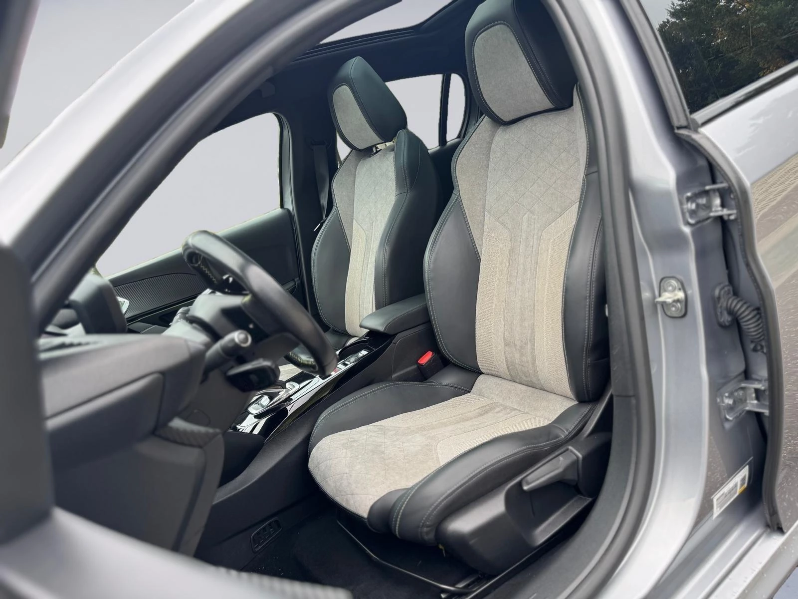 Hoofdafbeelding Peugeot e-208