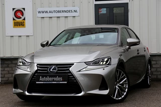 Lexus IS 300h Hybrid*Perfect Lexus Onderh.1ste Eig*Afn. Trekhaak/Half Leder/Stoelverw./Stuurverw./LED/DAB/Keyless Entry+Go/Camera/Parkeersens.V+A/18 inch LM*