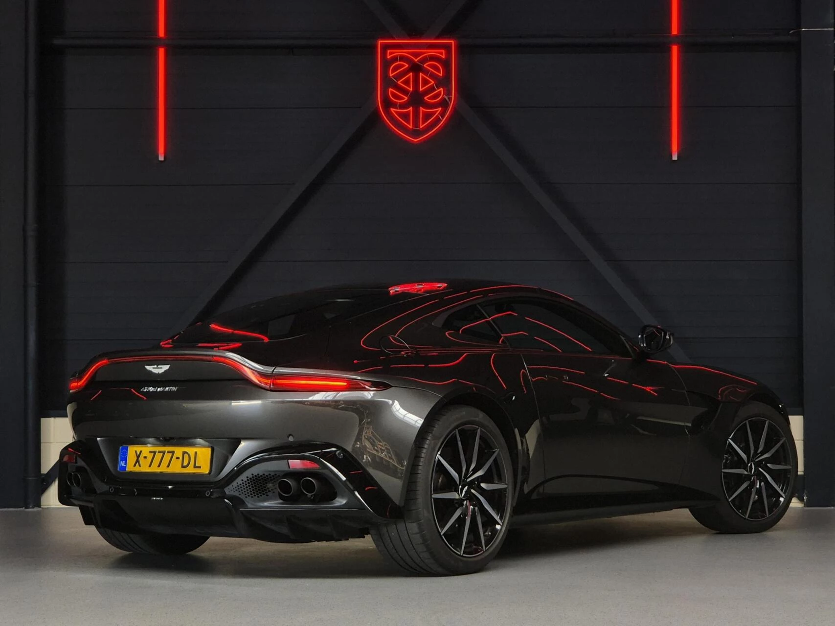 Hoofdafbeelding Aston Martin V8 Vantage
