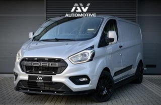 Ford Transit Custom 300 2.0 TDCI L2H1 | Camera | CarPlay | Raptor Edition | Stoelverwarming | Trekhaak | 3-Zitter | Nieuwe APK | Onderhoudsbeurt