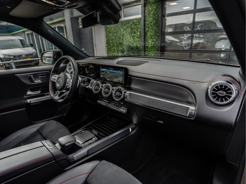 Hoofdafbeelding Mercedes-Benz EQB