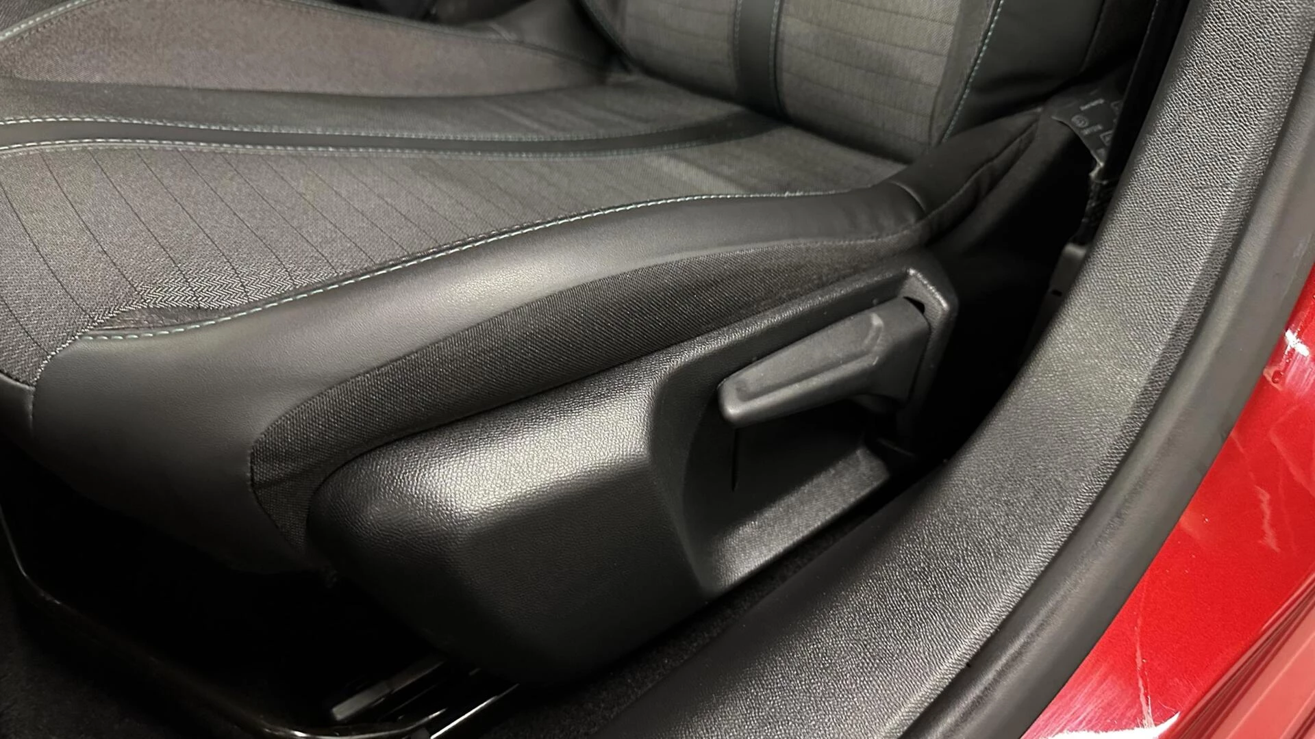 Hoofdafbeelding Peugeot e-208