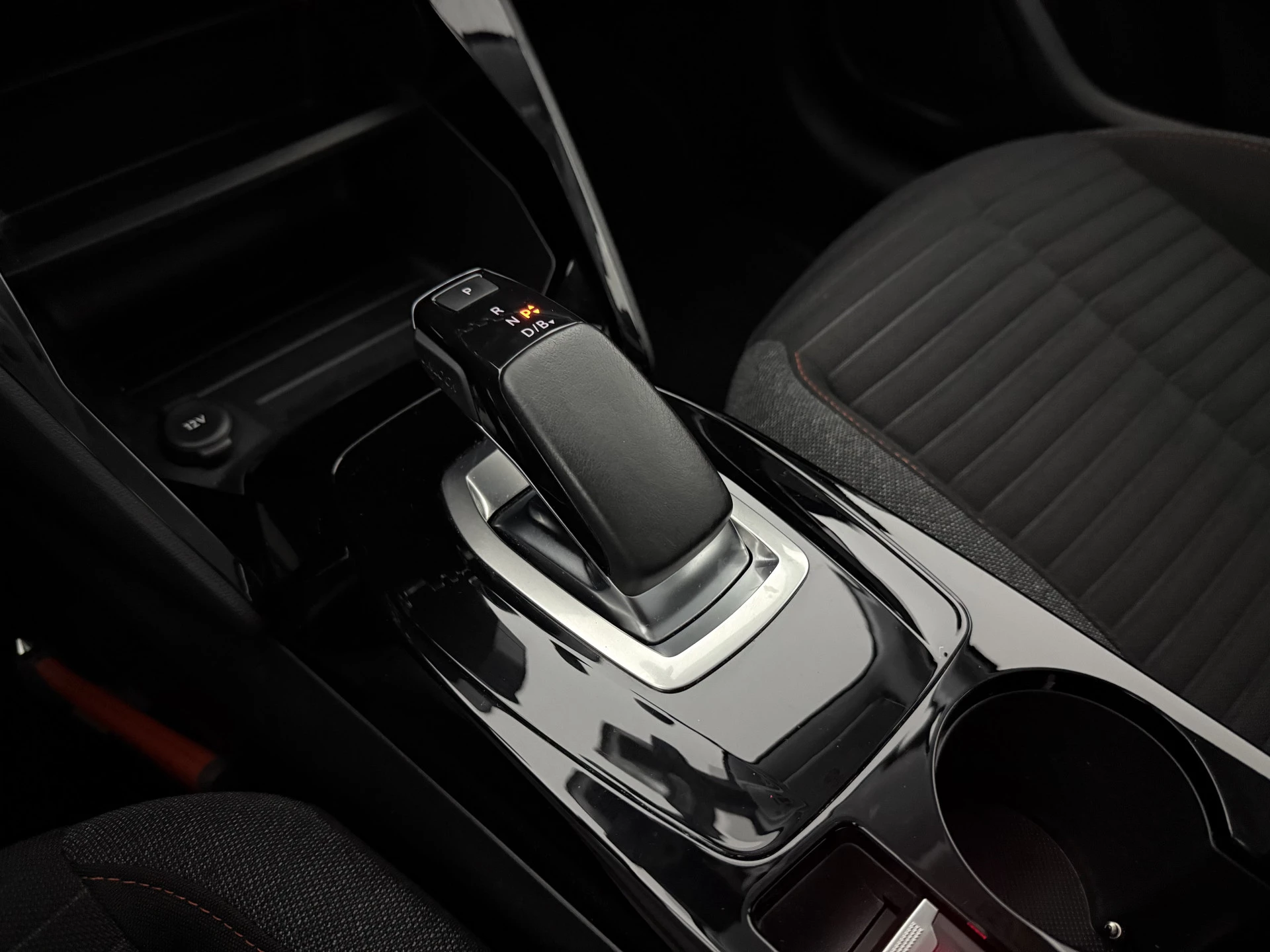 Hoofdafbeelding Peugeot e-208