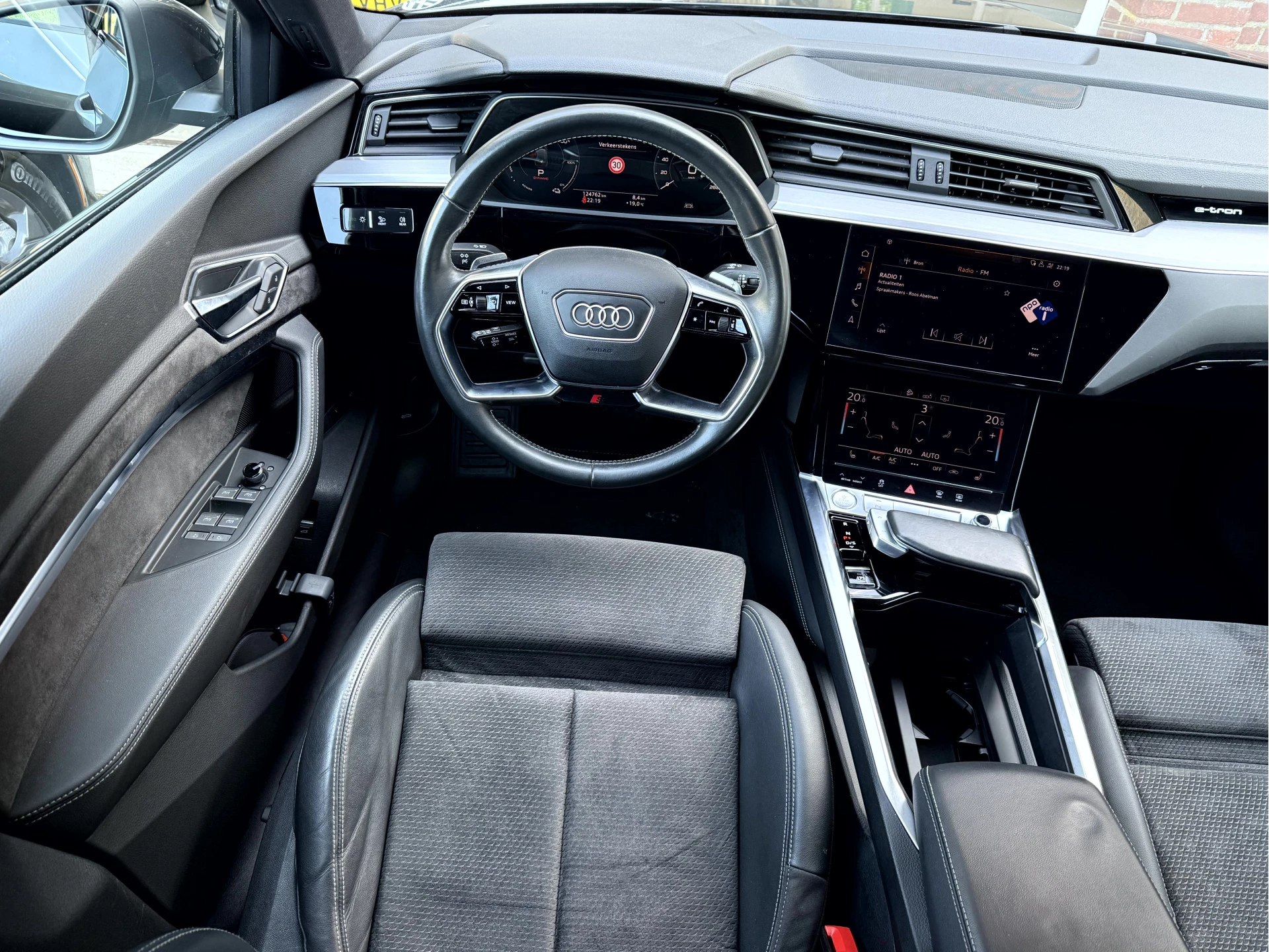 Hoofdafbeelding Audi e-tron