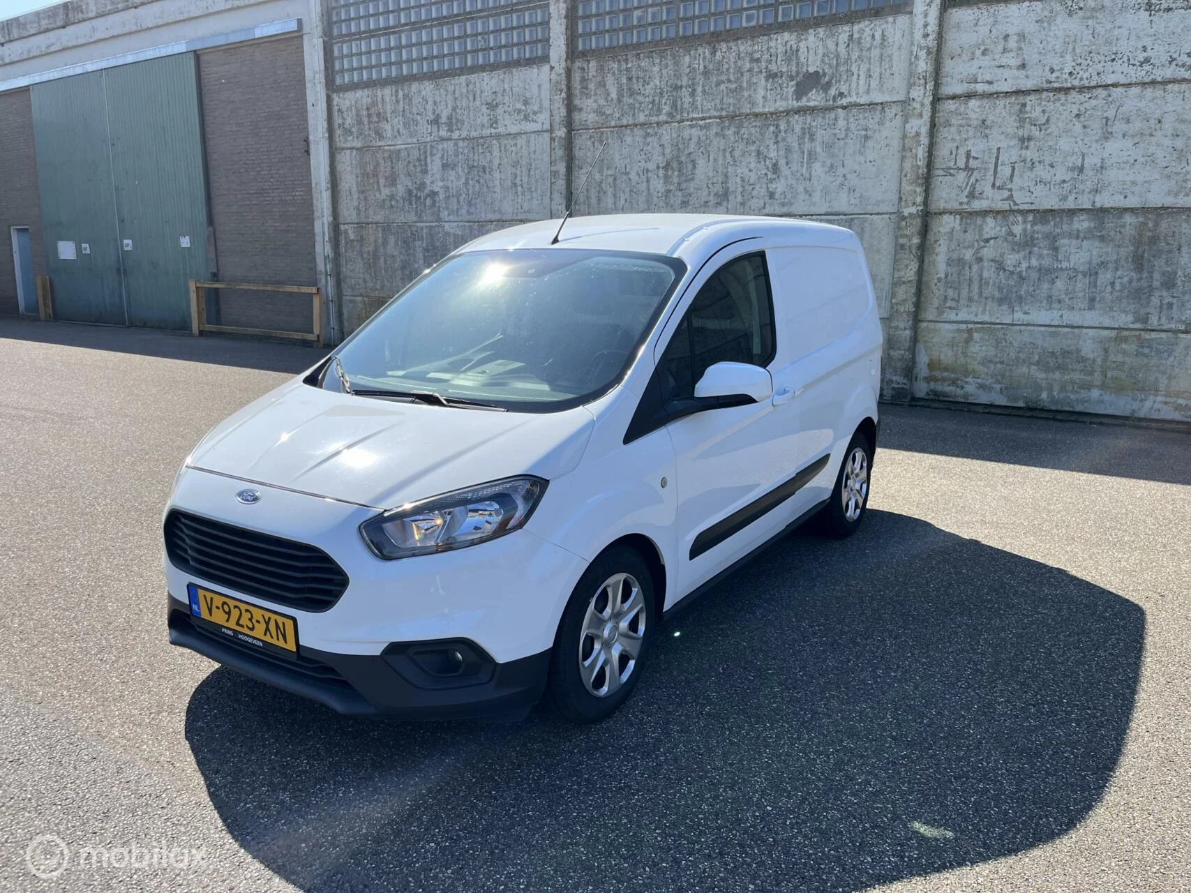 Hoofdafbeelding Ford Transit Courier