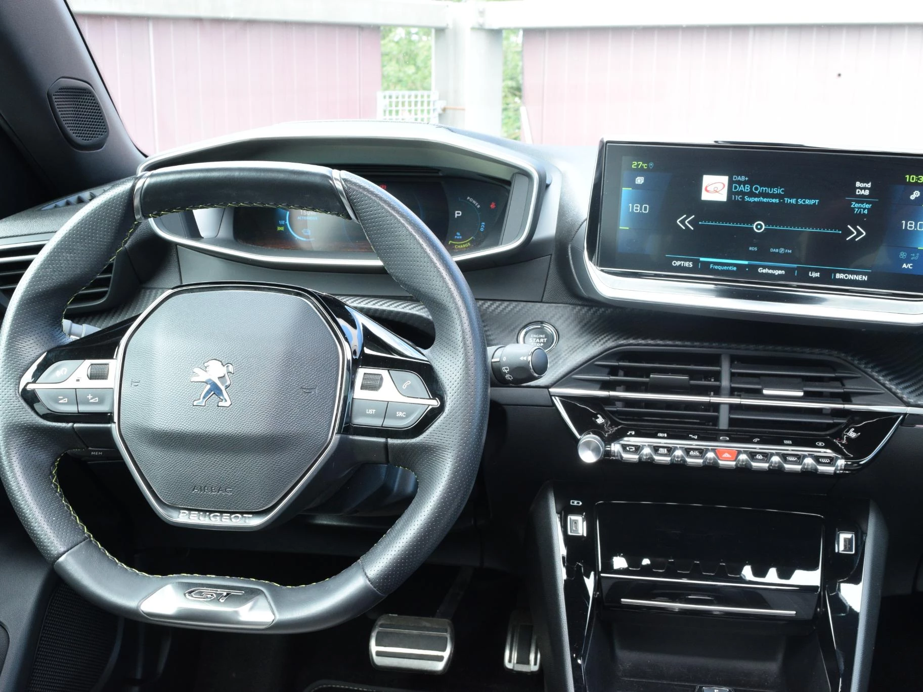 Hoofdafbeelding Peugeot e-2008