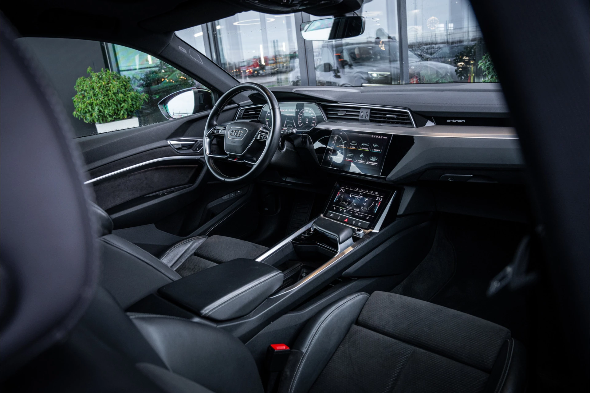 Hoofdafbeelding Audi e-tron