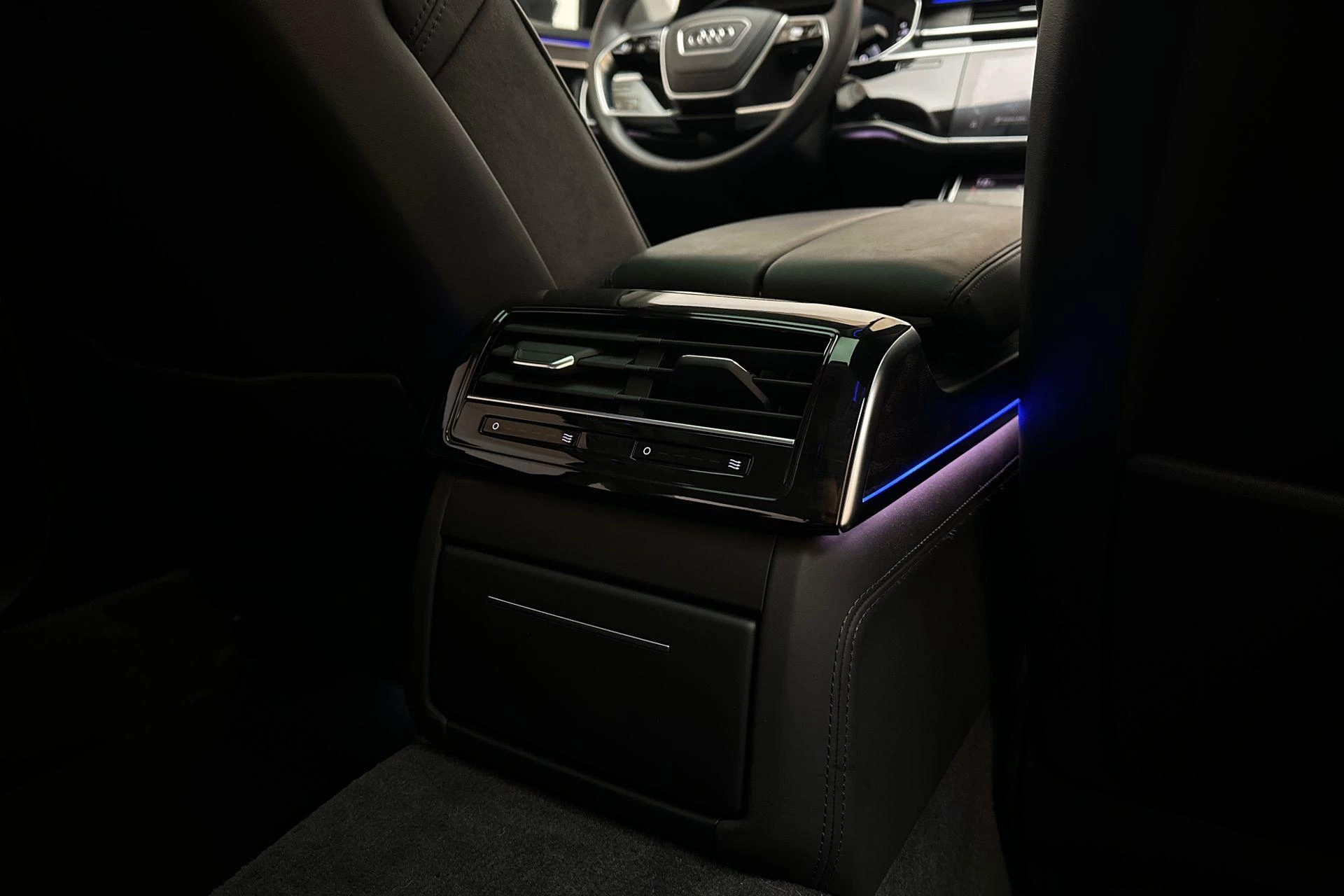 Hoofdafbeelding Audi A8