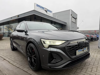 Hoofdafbeelding Audi Q8 e-tron Audi Q8 e-tron 55 quattro S-line Competition 115 kWh Pano-Dak | B&O | Memory | Keyless | Matrix |