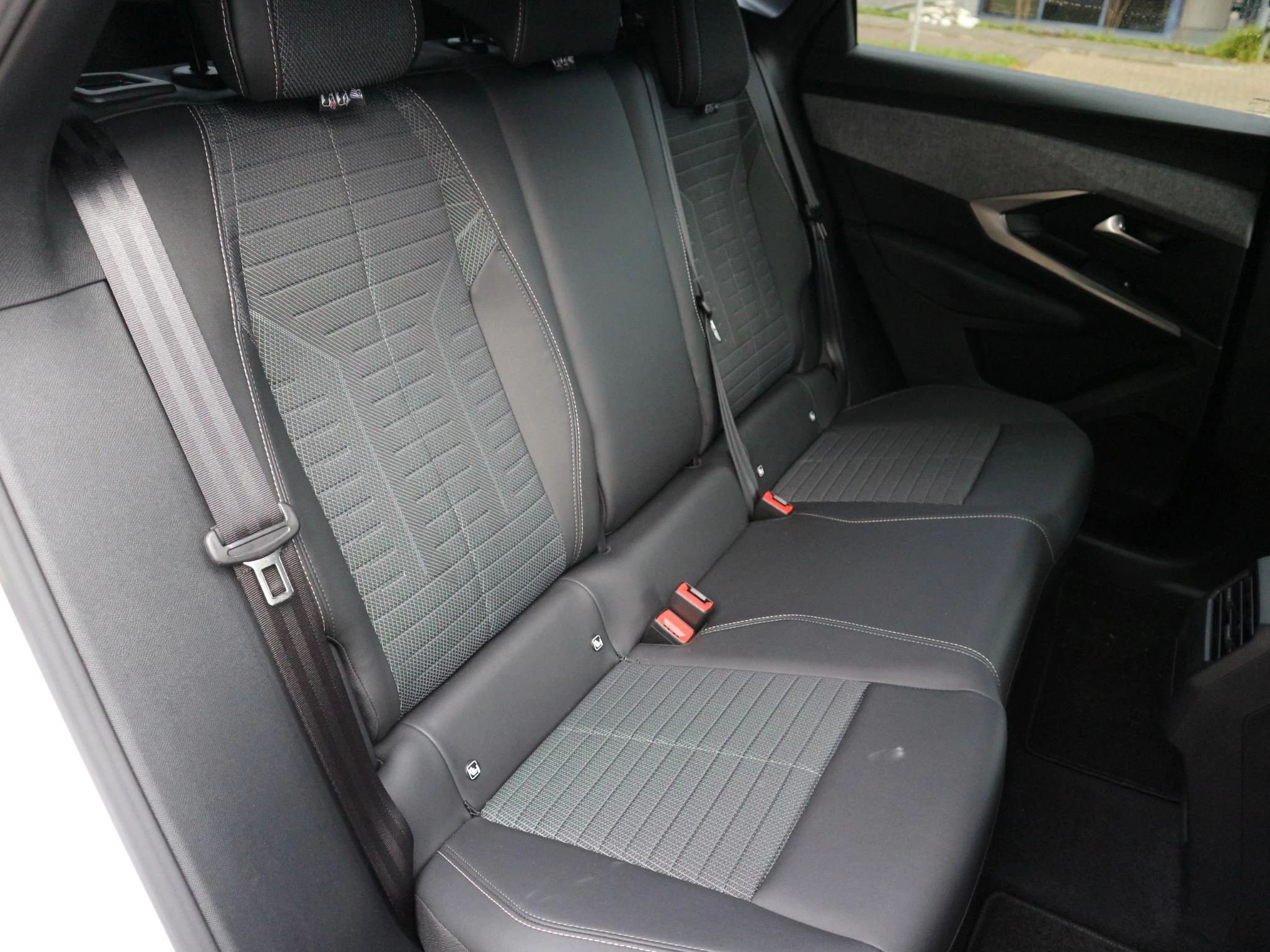 Hoofdafbeelding Peugeot e-3008