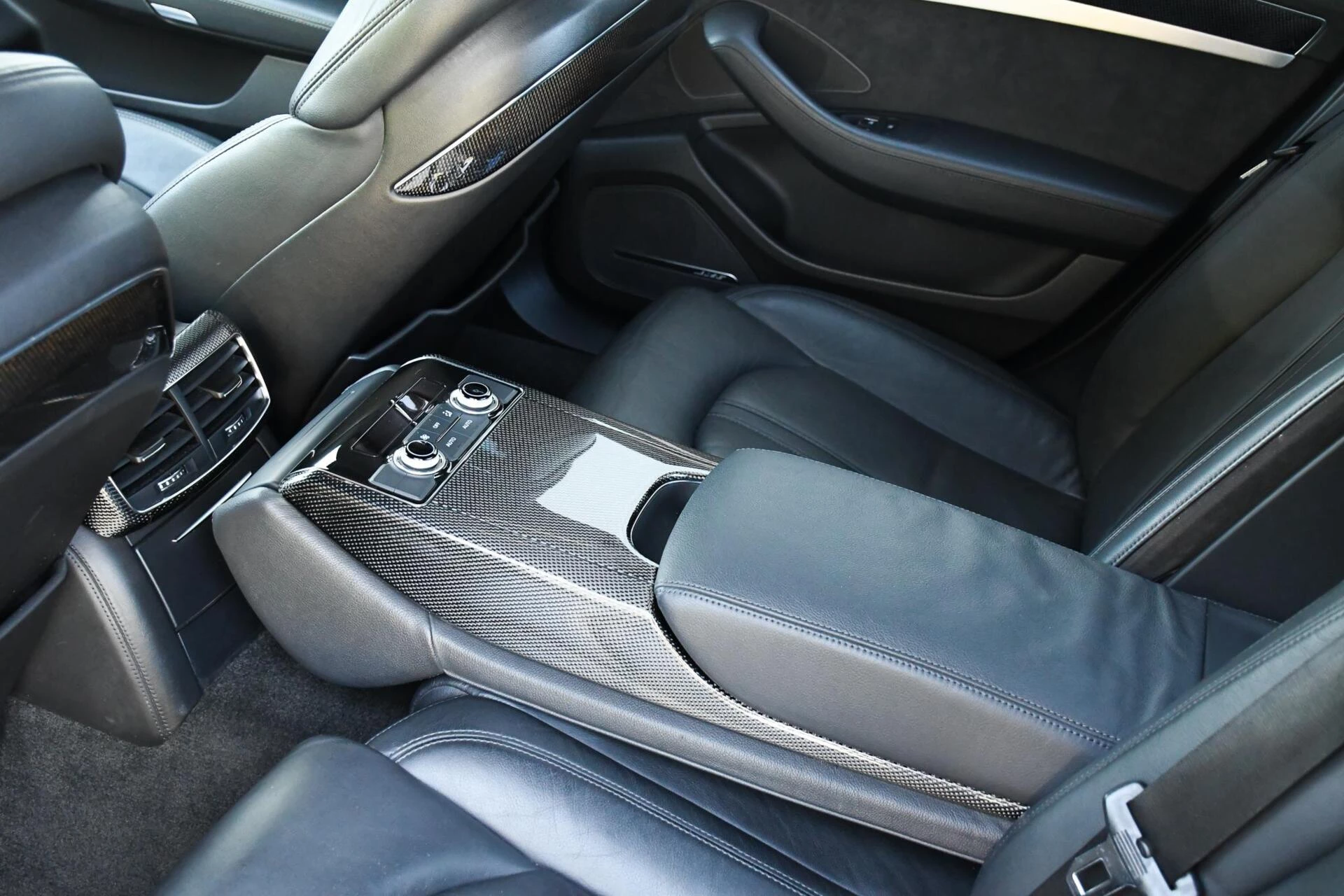 Hoofdafbeelding Audi S8