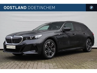 BMW 5 Serie Touring 520i M Sport Automaat / Trekhaak / Adaptieve LED / Parking Assistant / Harman-Kardon / M Sportonderstel / Stoelverwarming
