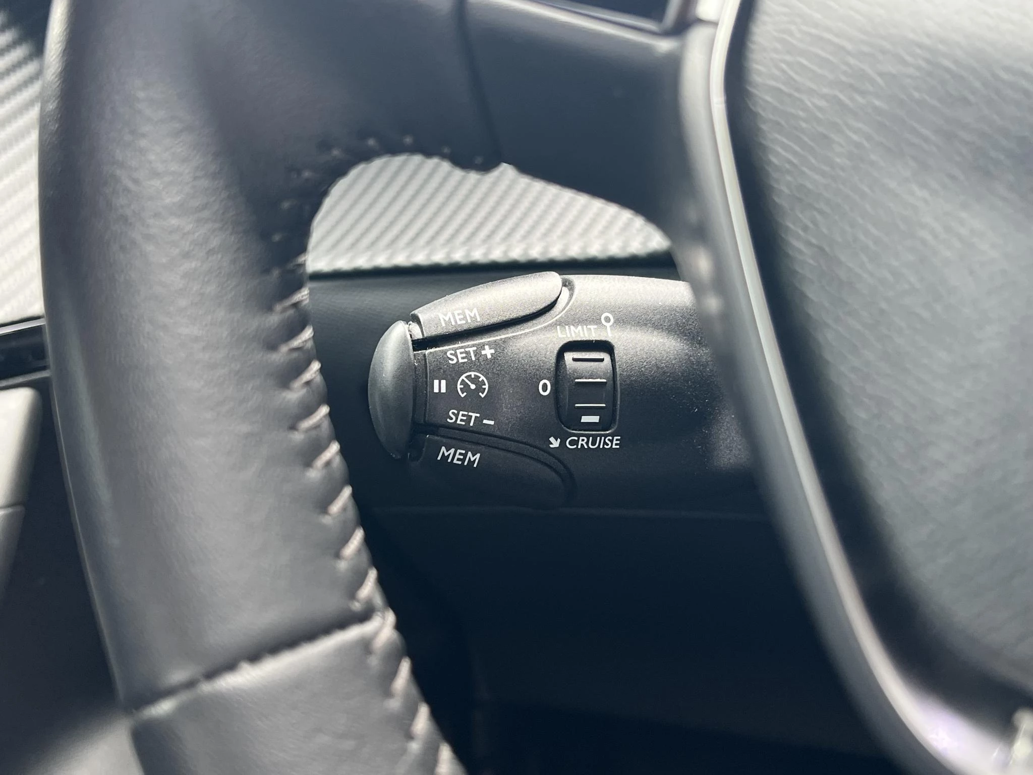 Hoofdafbeelding Peugeot e-2008
