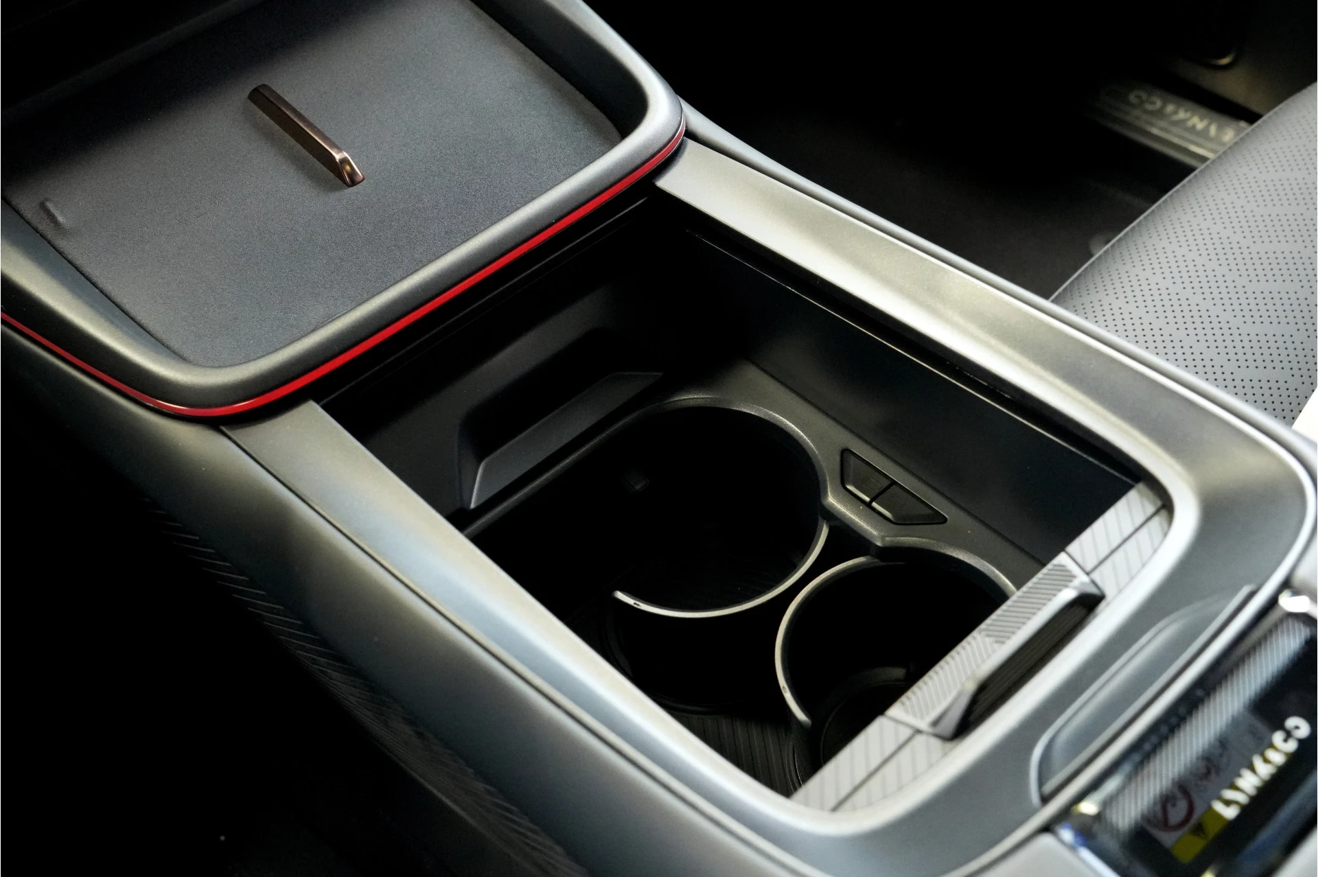 Hoofdafbeelding Lynk & Co 08